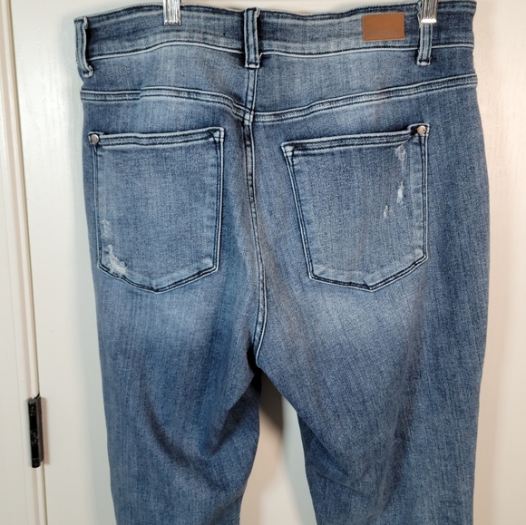 Judy Blue Boyfriend Fit Distressed Jeans Size 14W - Picture 8 of 10